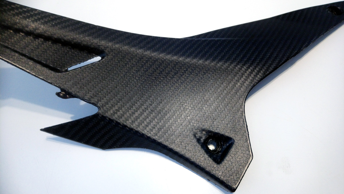 CARBON FIBER UNDER TANK SIDE PANELS FOR RSV4 / TUONO V4