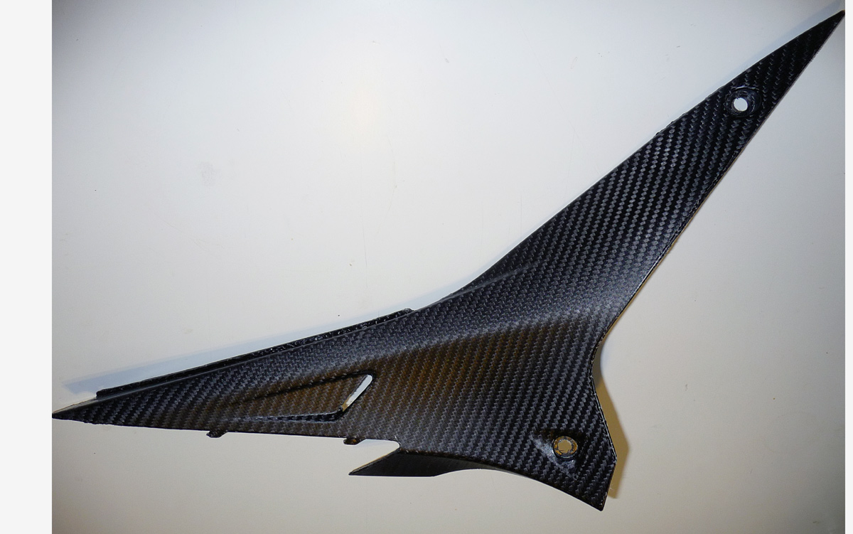 CARBON FIBER UNDER TANK SIDE PANELS FOR RSV4 / TUONO V4