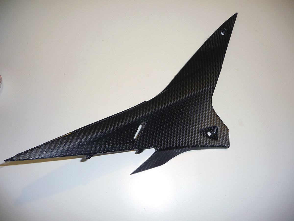 CARBON FIBER UNDER TANK SIDE PANELS FOR RSV4 / TUONO V4