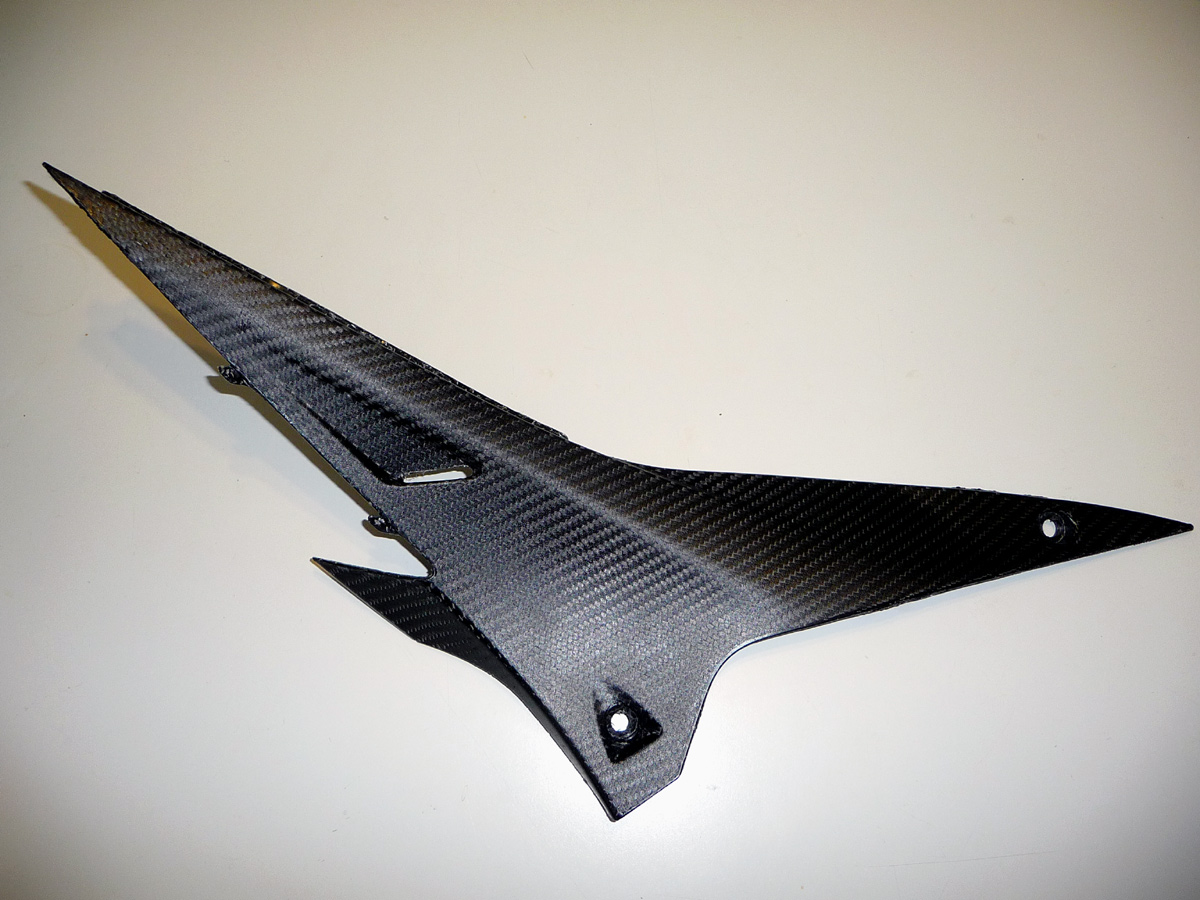 CARBON FIBER UNDER TANK SIDE PANELS FOR RSV4 / TUONO V4