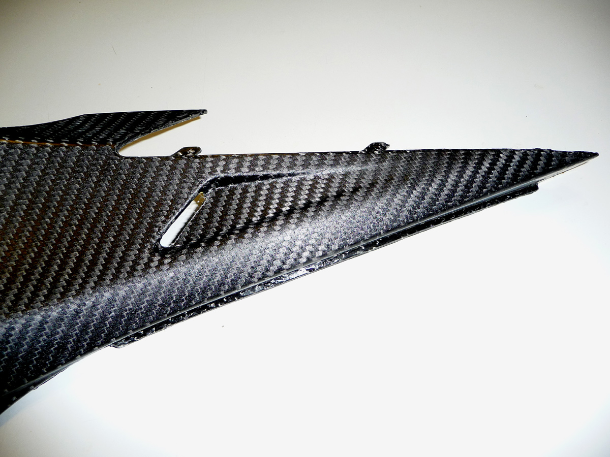 CARBON FIBER UNDER TANK SIDE PANELS FOR RSV4 / TUONO V4