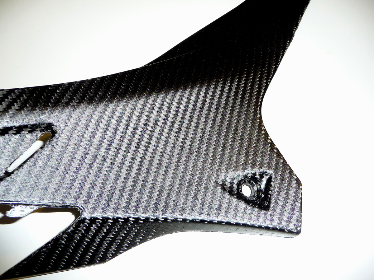 CARBON FIBER UNDER TANK SIDE PANELS FOR RSV4 / TUONO V4