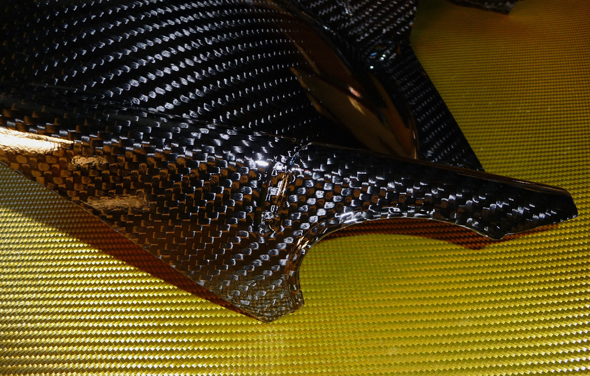 CARBON FIBER REAR HUGGER FOR RSV4 / TUONO V4 