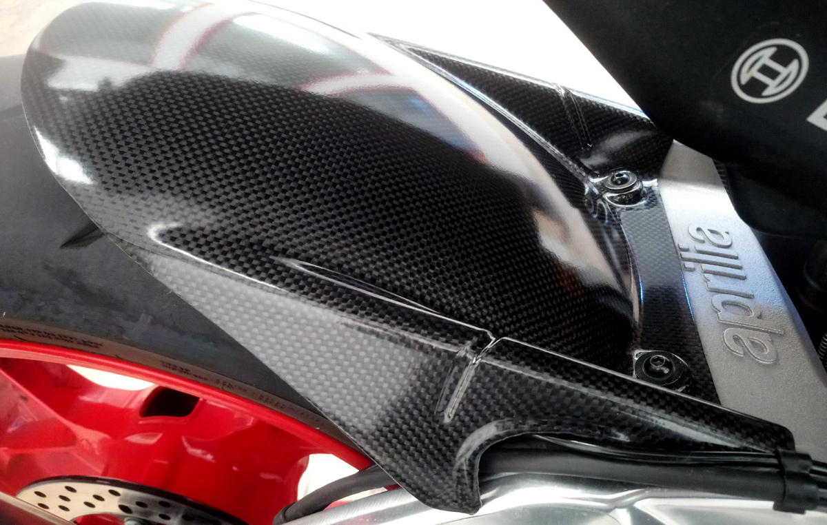 CARBON FIBER REAR HUGGER FOR RSV4 / TUONO V4 