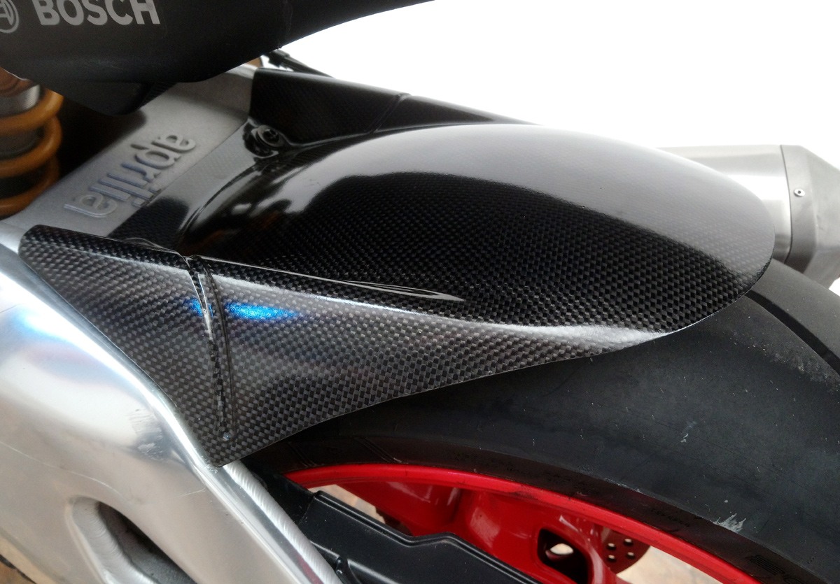 CARBON FIBER REAR HUGGER FOR RSV4 / TUONO V4 