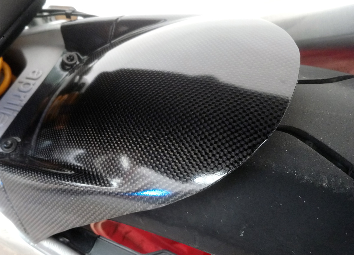 CARBON FIBER REAR HUGGER FOR RSV4 / TUONO V4 