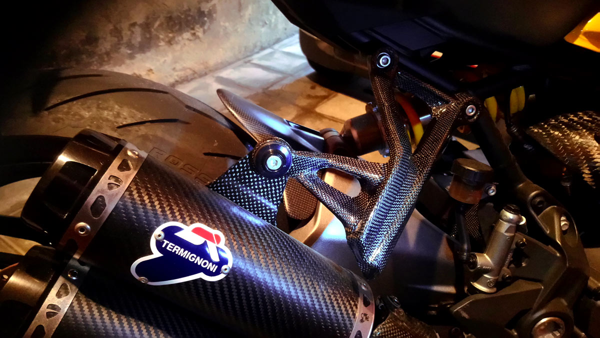 exhaust support Racing Carbon 